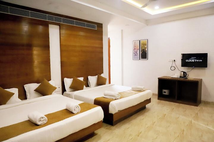 Room 14 of 83