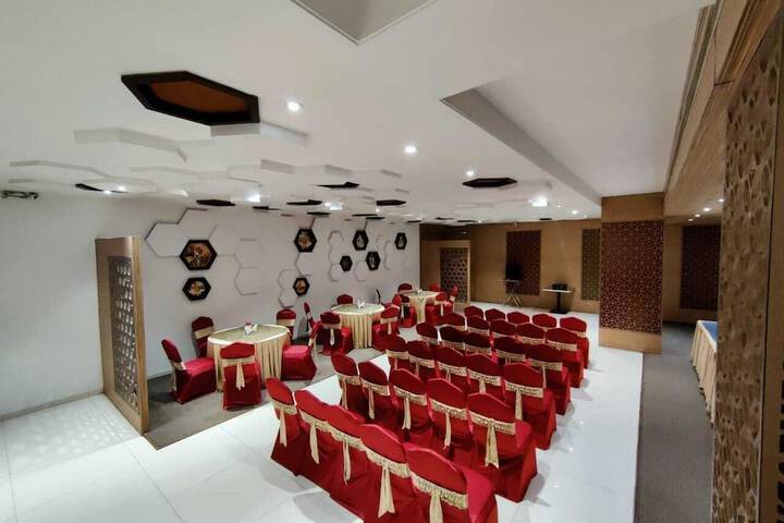 Ballroom/Hall 62 of 72