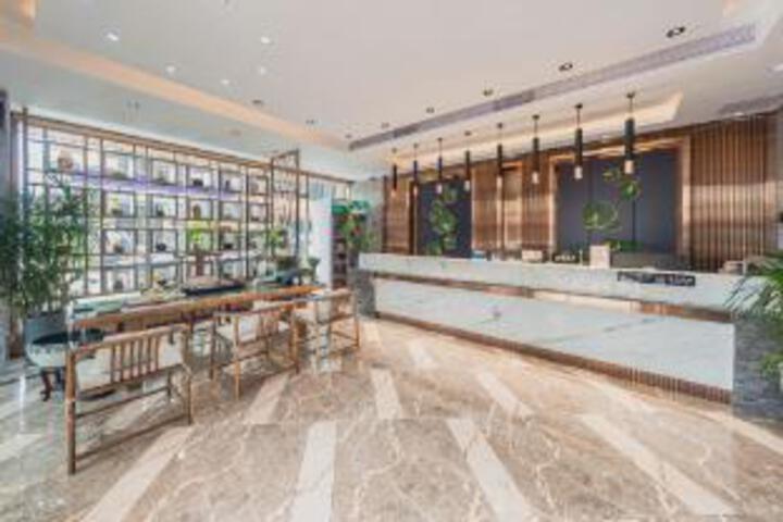 Aishio Luxury Hotel (Gaoqiao South Metro Station Branch)