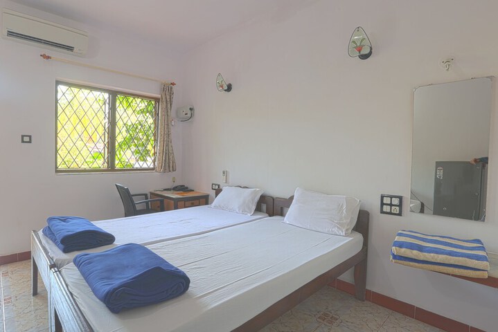 Room 9 of 38