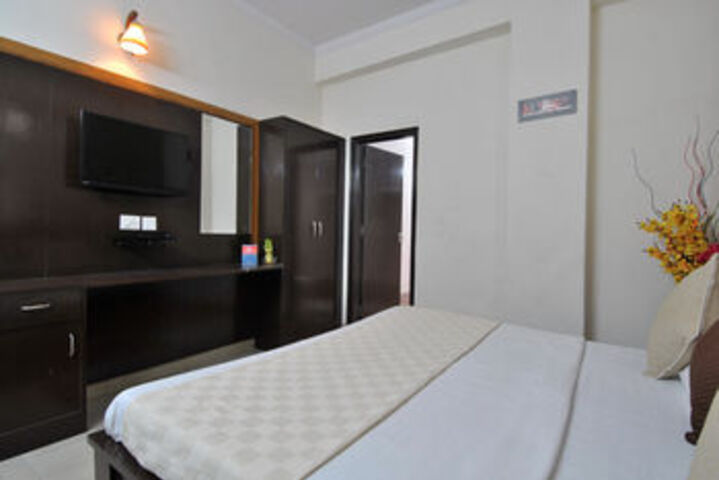 Room 11 of 27