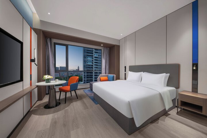 Room 9 of 42