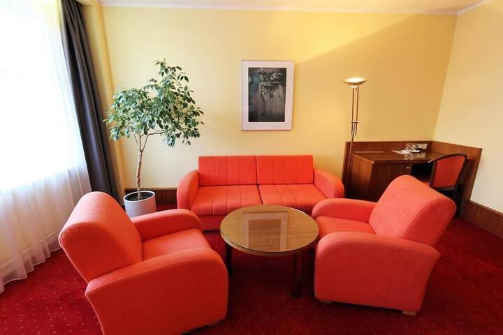 Room 6 of 77