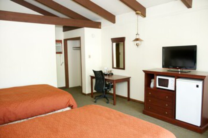 Room 4 of 108
