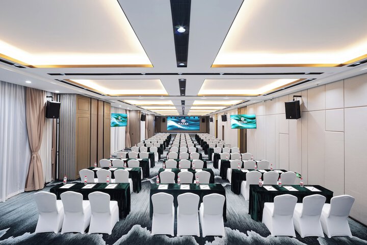 Business Center 74 of 92