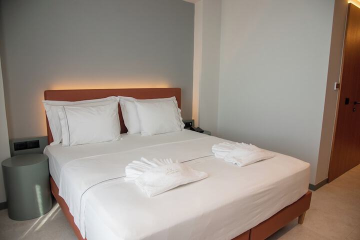Room 34 of 207