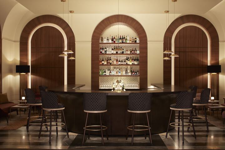 Lounge 83 of 116