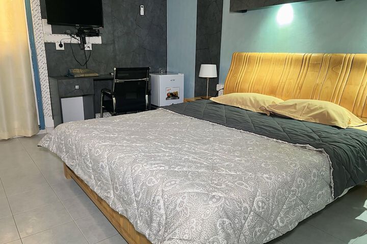 Room 4 of 14