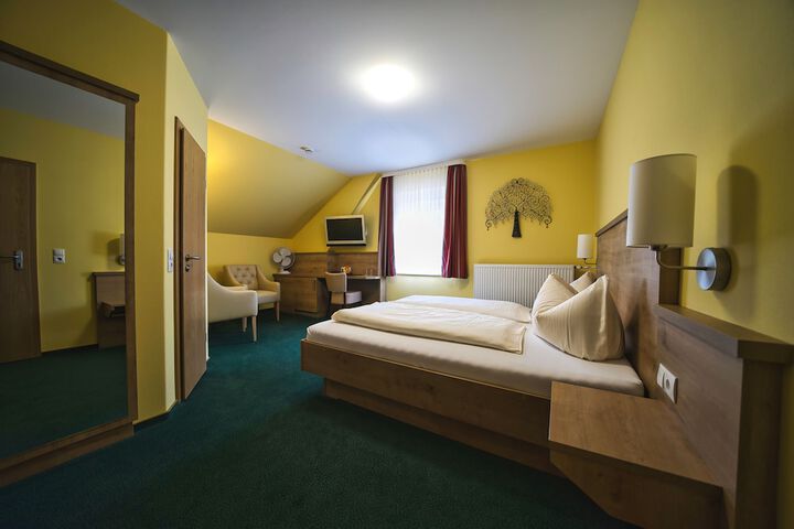 Room 2 of 62