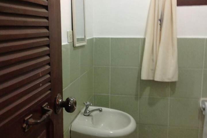 Room 12 of 25