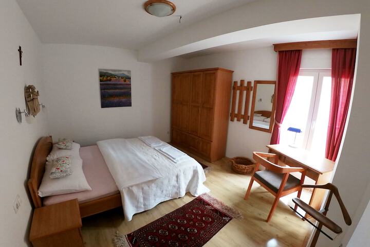 Room 25 of 60