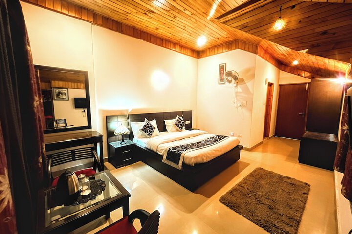 Room 3 of 43