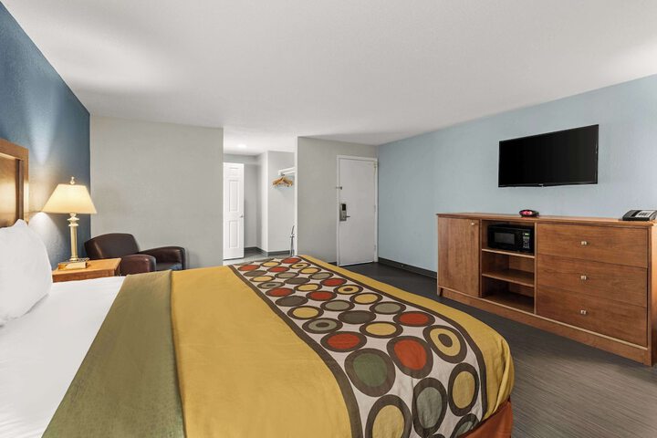 1 King Bed (2 of 5)