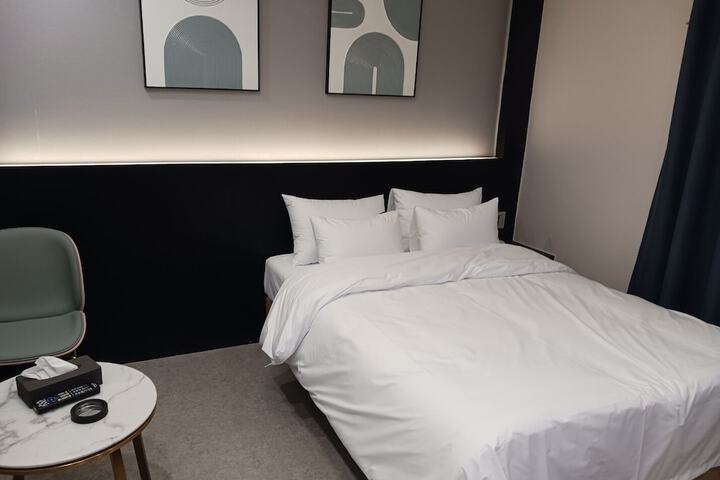 Room 5 of 23