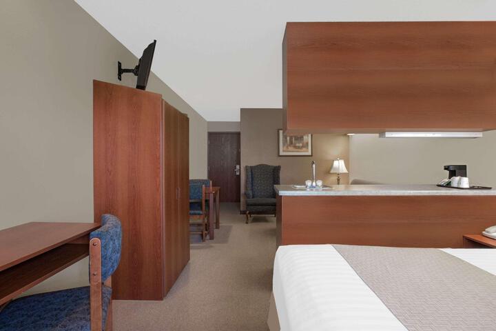 1 Queen Bed (1 of 16)