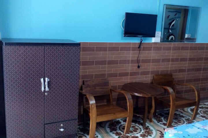 Room 8 of 79