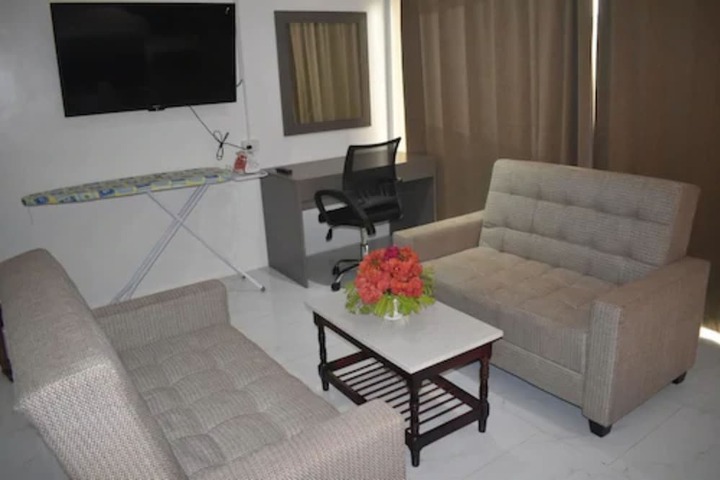 Room 9 of 37