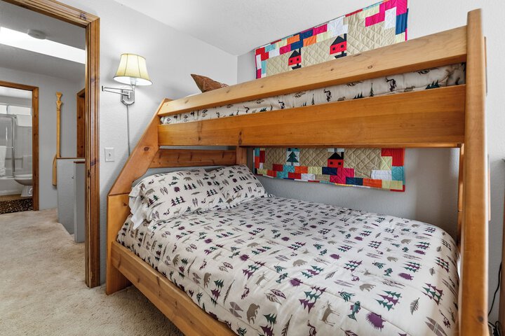Room 12 of 19