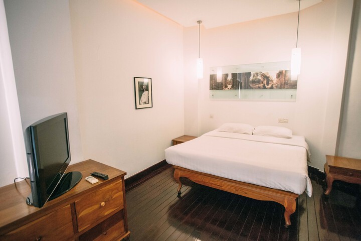 Room 11 of 35