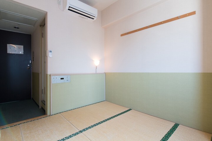 Room 17 of 95