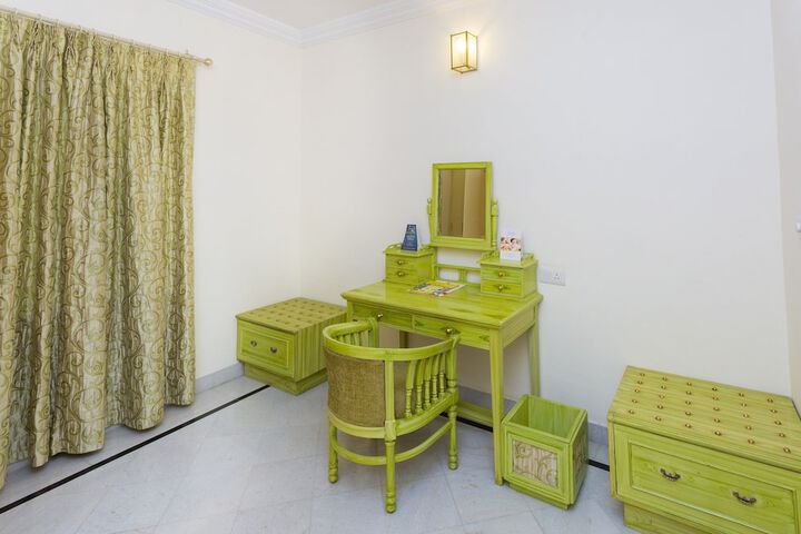 Room 12 of 66
