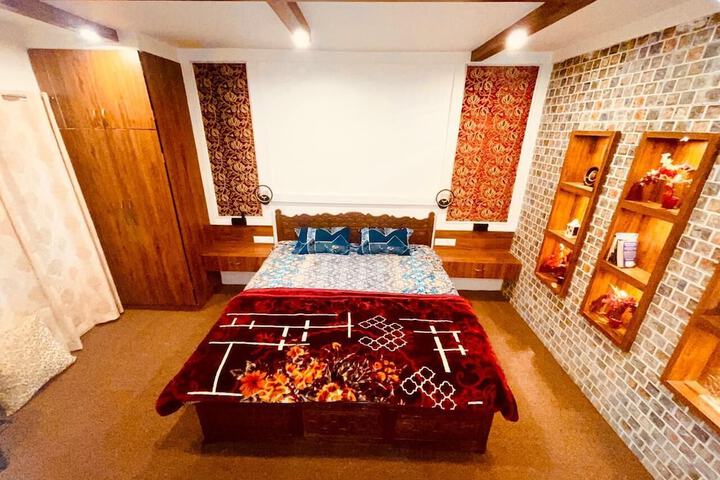 Room 4 of 26