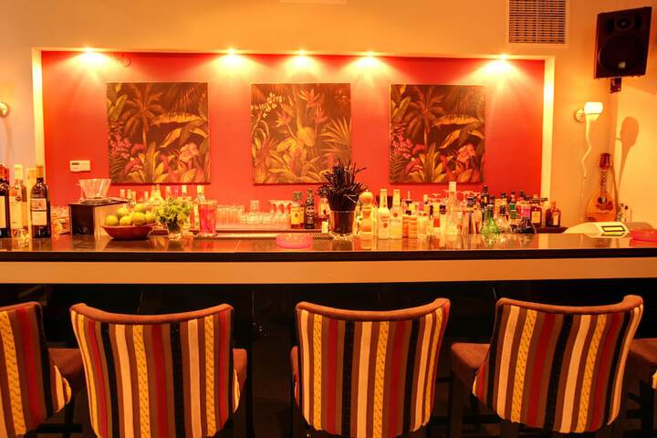 Lounge 63 of 72