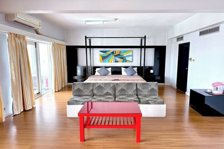 Room 9 of 130