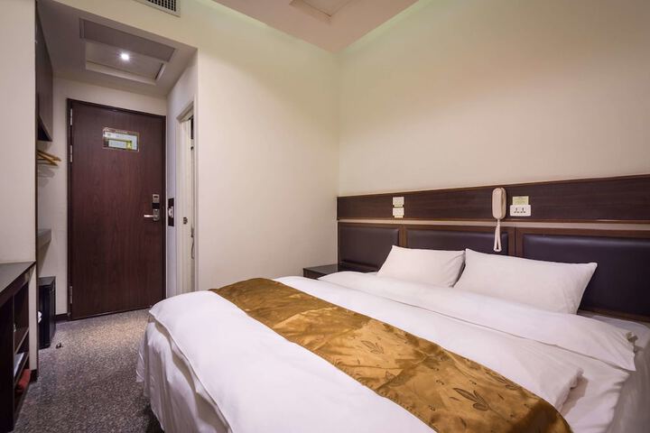 Room 10 of 46