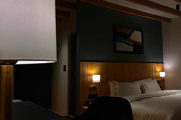 Room 9 of 26