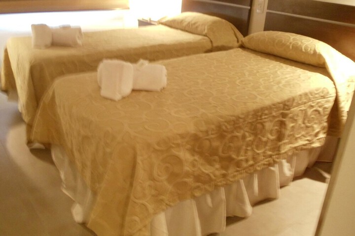 Room 7 of 14