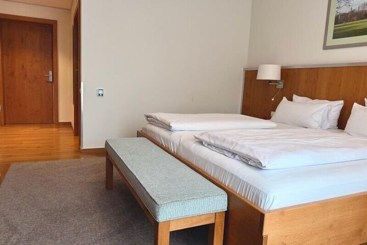 Room 61 of 233