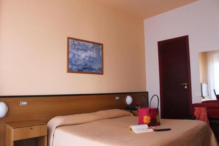Room 16 of 36