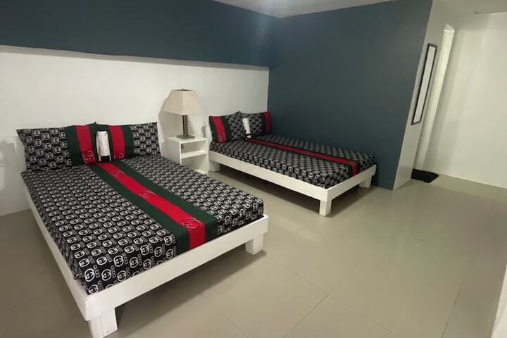 Room 6 of 25