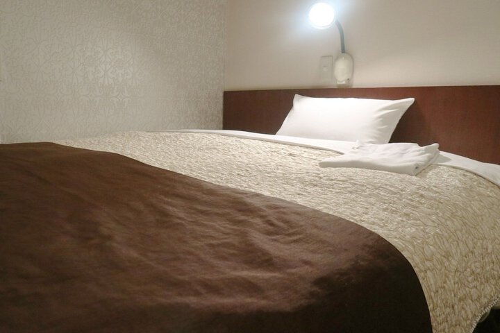 Room 6 of 25
