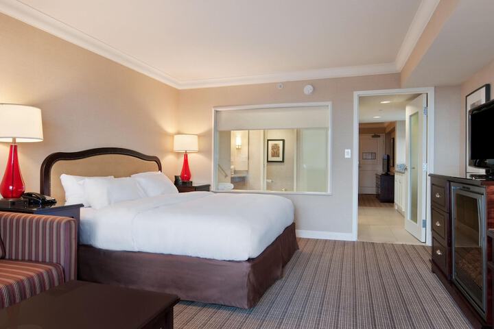 Room 18 of 80