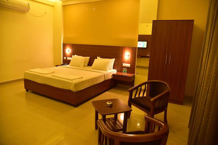 Room 8 of 83