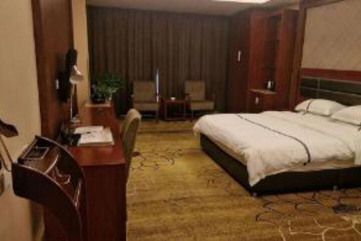 Room 6 of 7