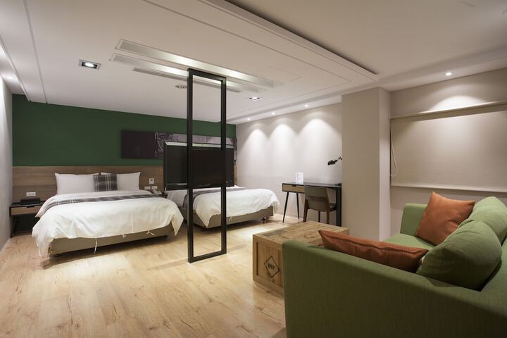 Room 18 of 36