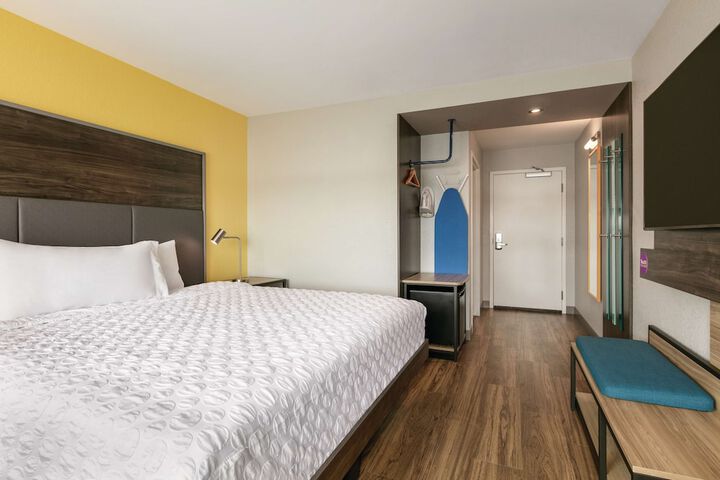1 King Bed (6 of 13)