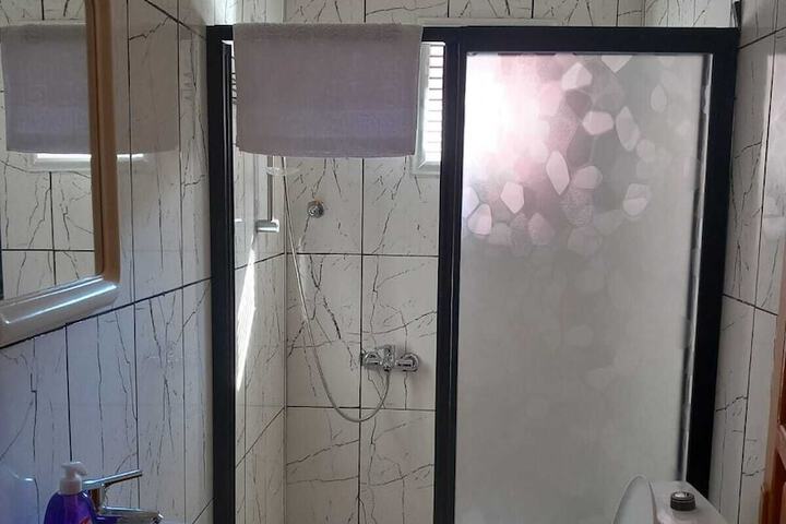 Room 12 of 16