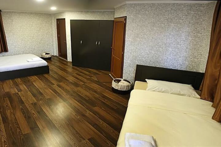 Room 6 of 23