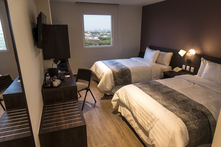 Room 13 of 44