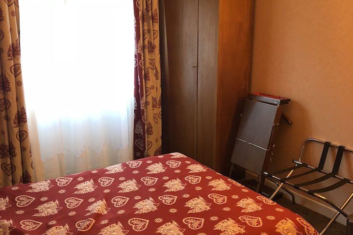 Room 7 of 28