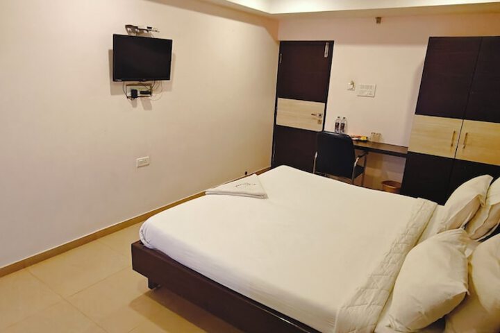 Room 3 of 9