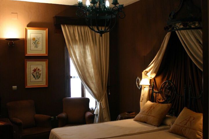 Room 33 of 39