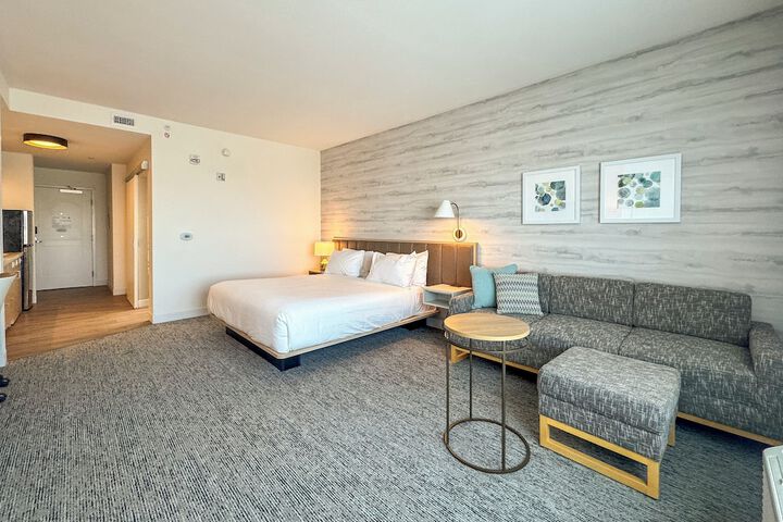 Room 9 of 32