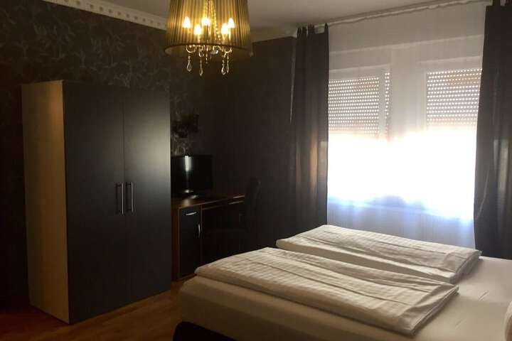 Room 4 of 24