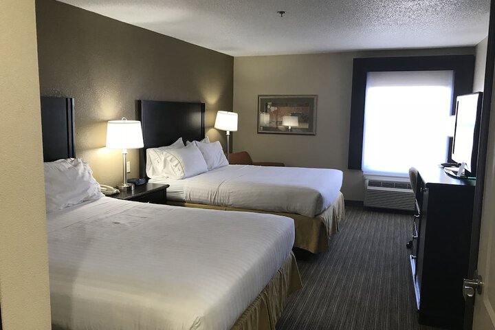 Room 4 of 62
