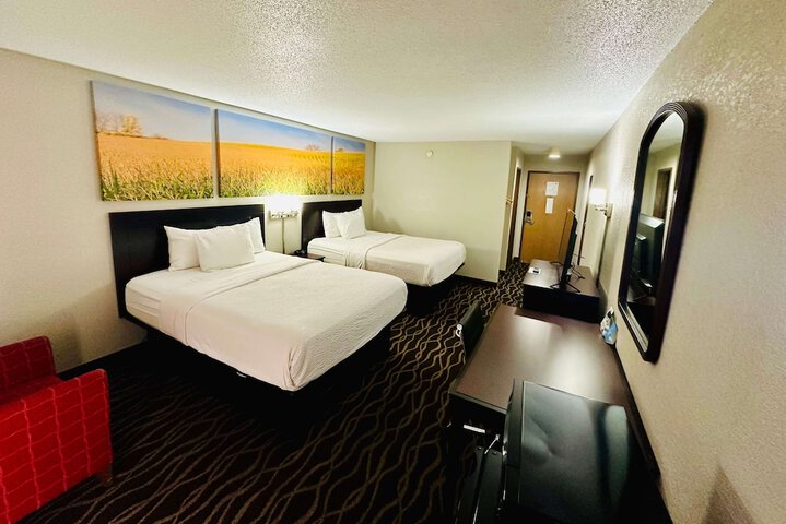 2 Queen Beds (4 of 4)